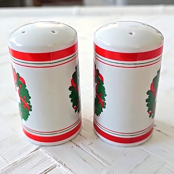 Amscan Christmas Holiday Wreath Salt & Pepper Shakers 3"T x 2" W (NIOB) - Picture 4 of 8